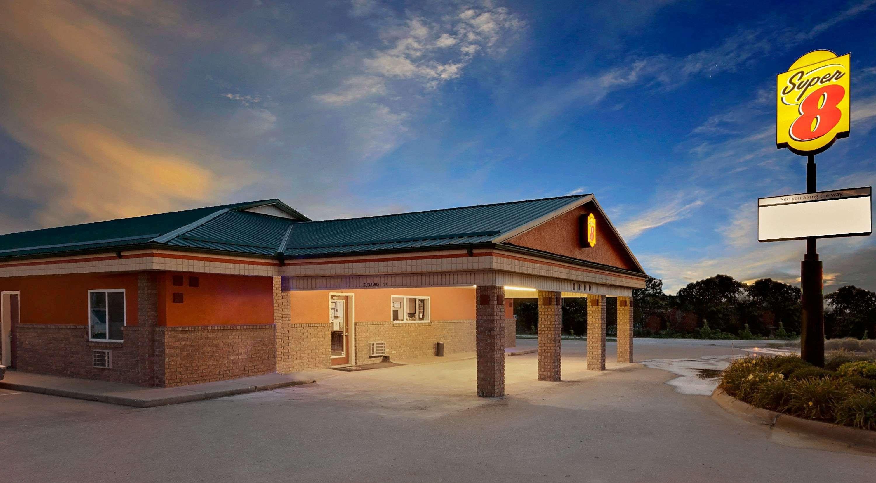 Super 8 By Wyndham Siloam Springs Motel Exterior photo